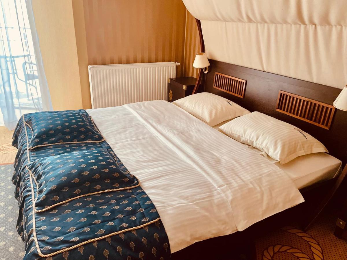 Shuma Hotel Dąbrowa Górnicza Buitenkant foto