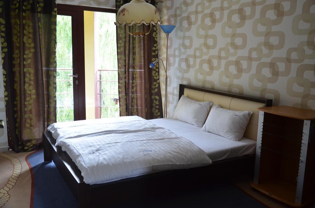 Shuma Hotel Dąbrowa Górnicza Buitenkant foto