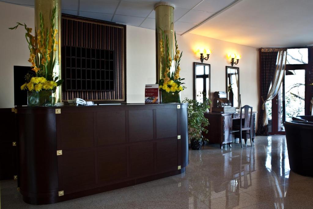 Shuma Hotel Dąbrowa Górnicza Buitenkant foto